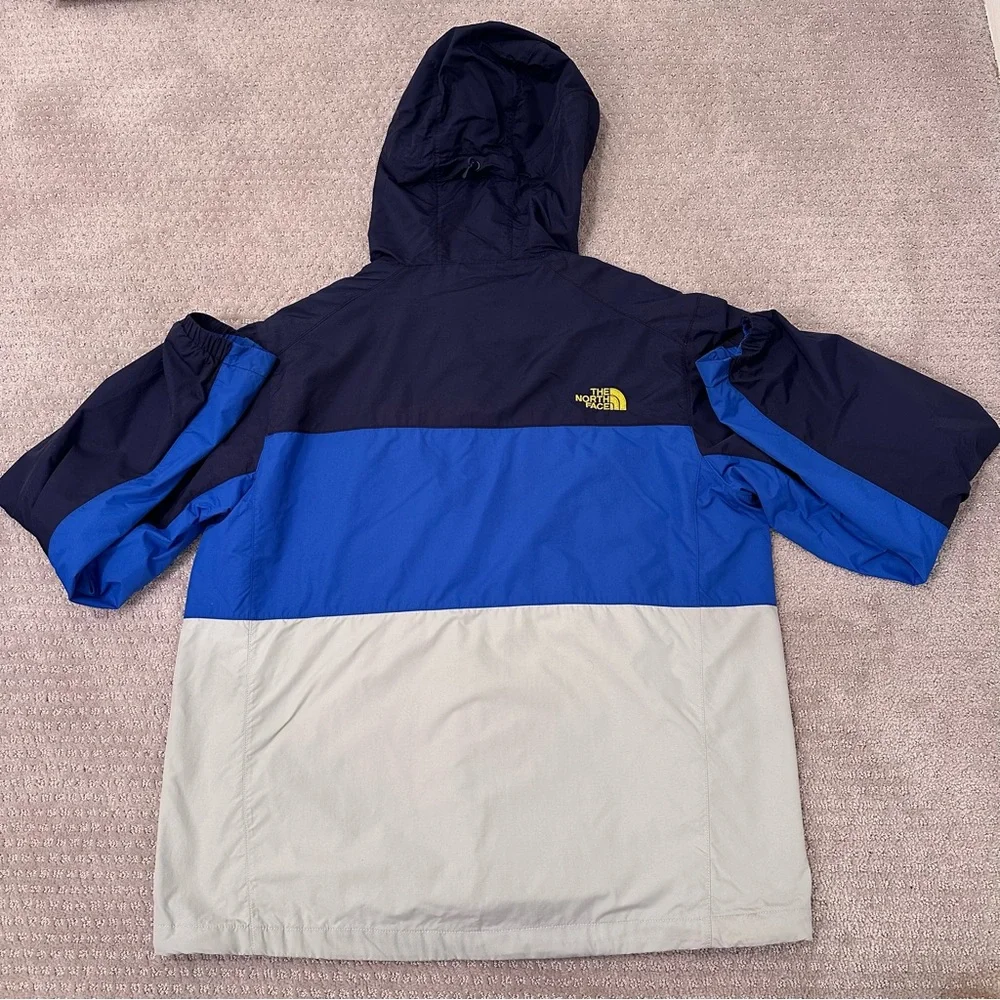 The North Face Men’s Large Hooded Insulated Jacket, Blue Gray Yellow Colorblock - Picture 7 of 12